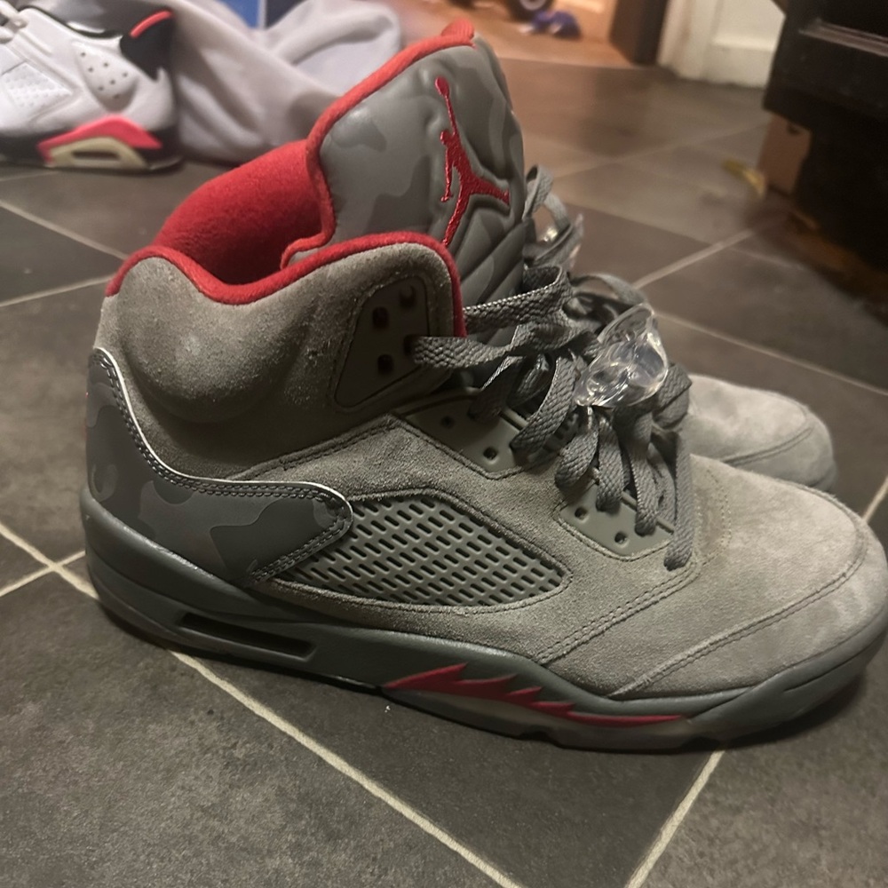Jordan men grey